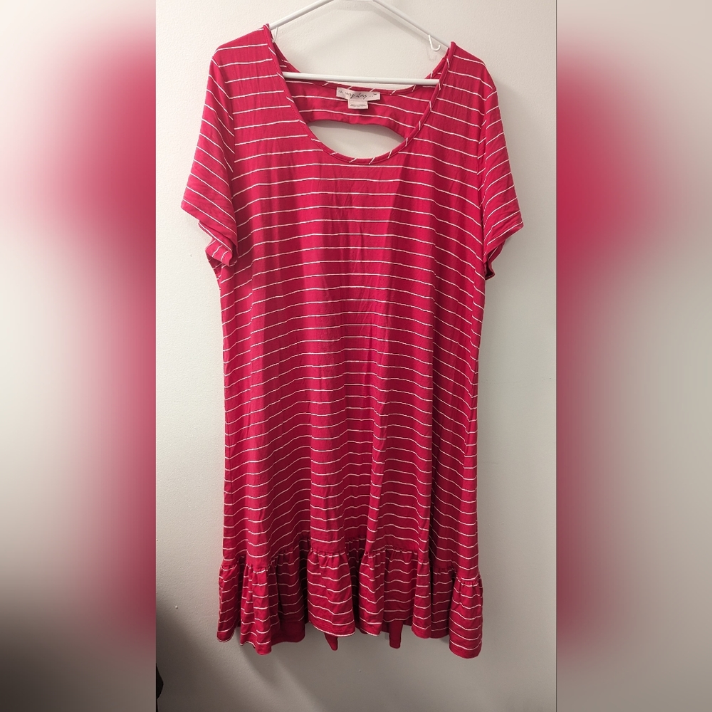 In every story... Dress size 2X or 3X fushia Pink not neon pink